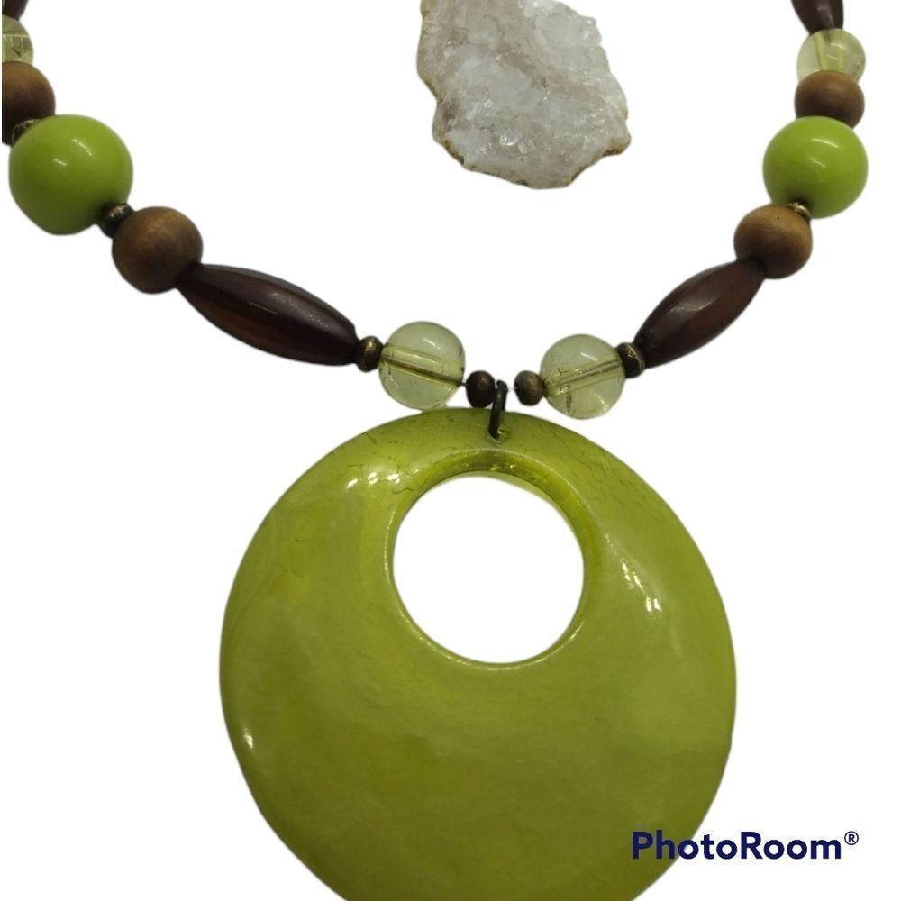 Tahiti green pear oval disc beaded necklace